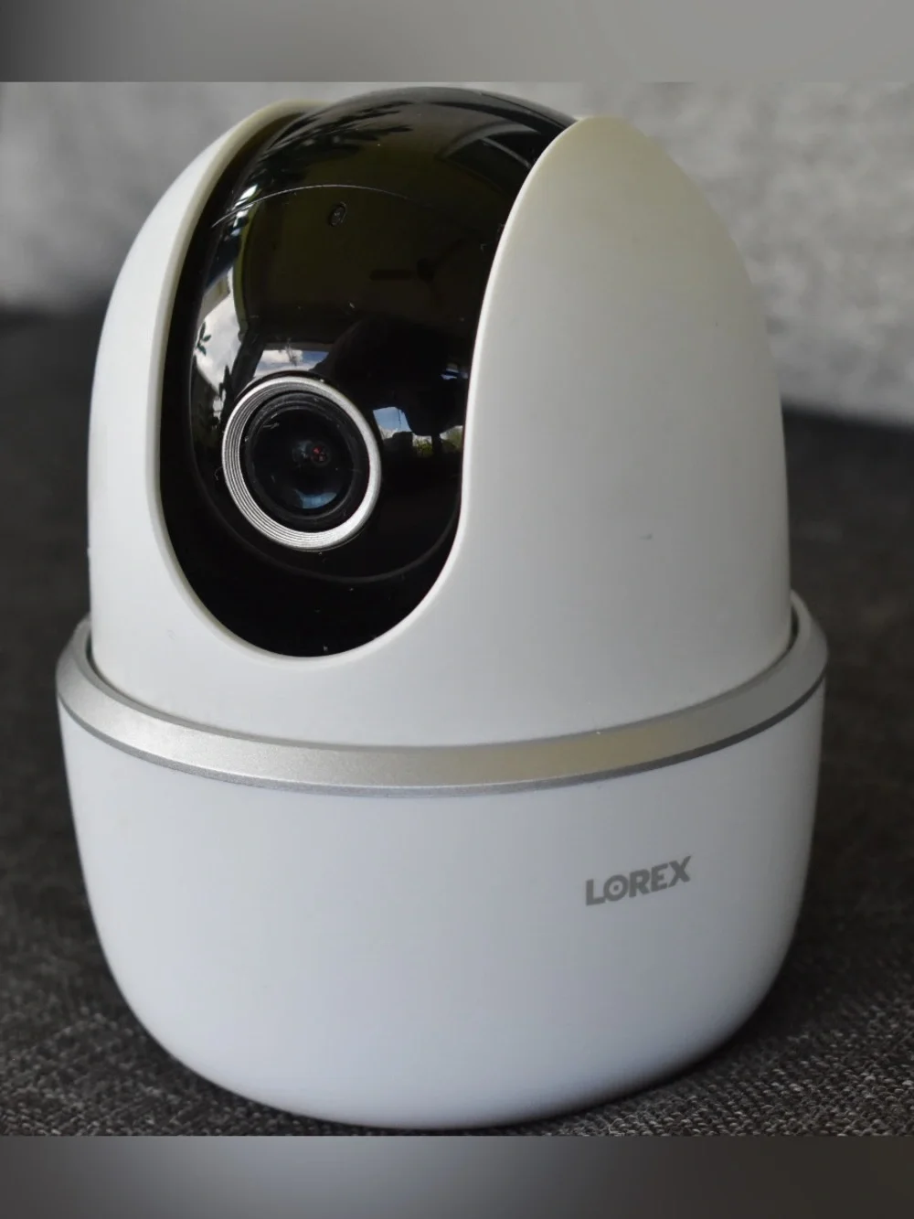 Lorex 2K Indoor Pan-Tilt Wi-Fi Camera